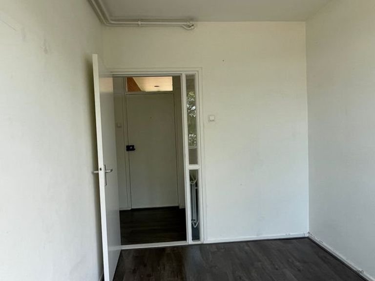 Unfurnished 2-bedroom apartment with two balconies in Rosmalen - Image 8