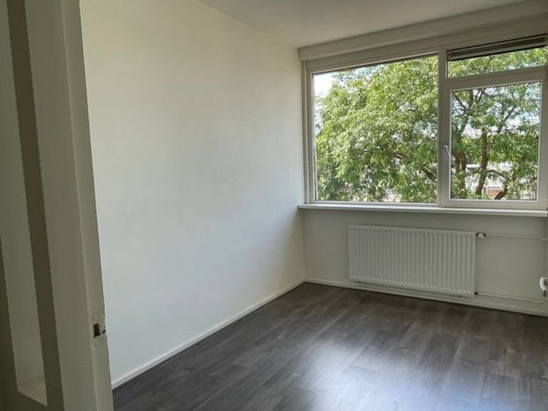 Unfurnished 2-bedroom apartment with two balconies in Rosmalen - Image 7