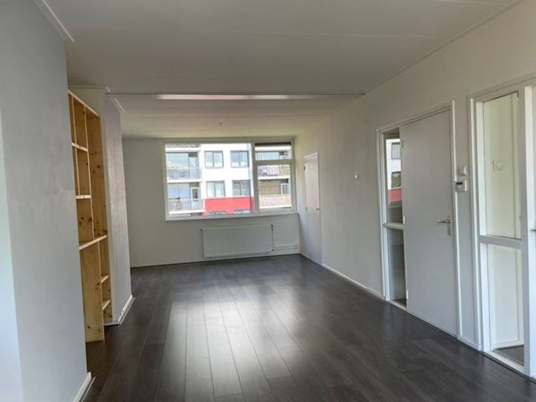 Unfurnished 2-bedroom apartment with two balconies in Rosmalen - Image 2