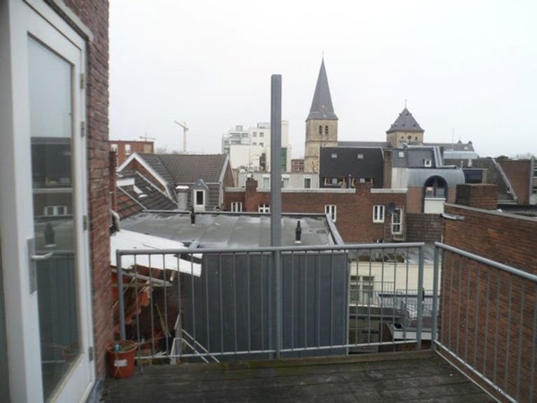 Studio with spacious terrace near Pancratiusplein - Image 13