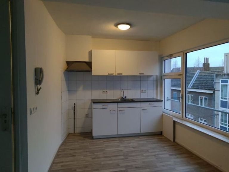 Studio with spacious terrace near Pancratiusplein - Image 4