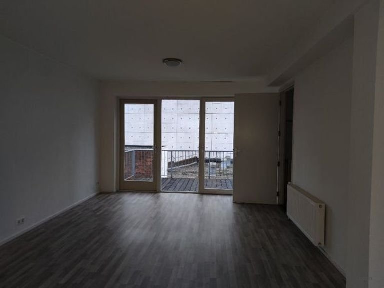 Studio with spacious terrace near Pancratiusplein - Image 3