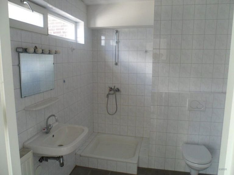 Studio with spacious terrace near Pancratiusplein - Image 7