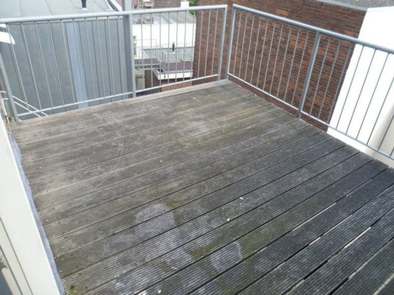 Studio with spacious terrace near Pancratiusplein - Image 12