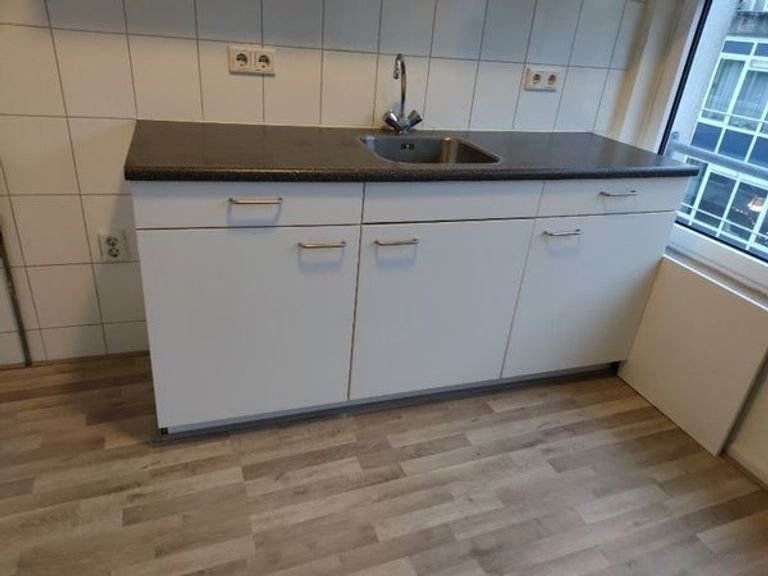 Studio with spacious terrace near Pancratiusplein - Image 6