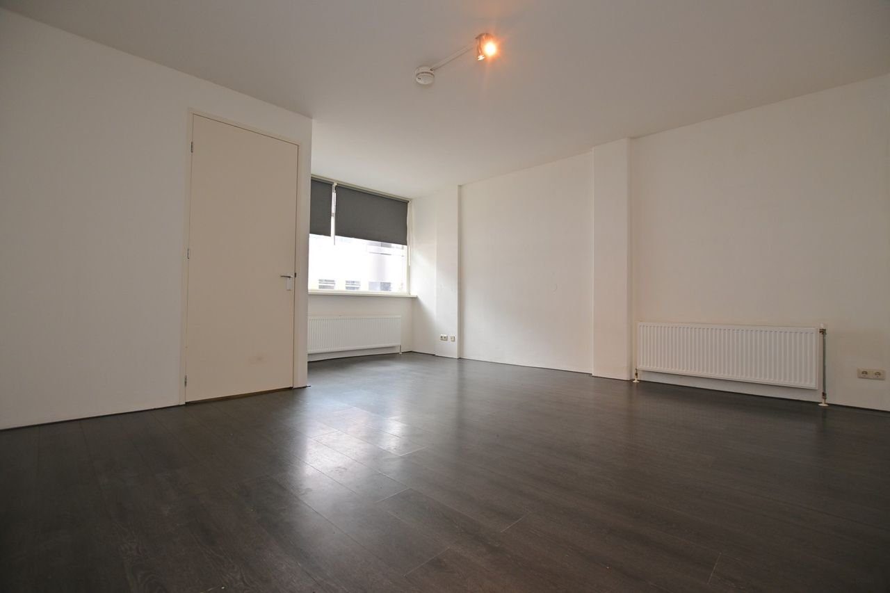 Apartment (42m2) with parking space near UMCG - Image 7