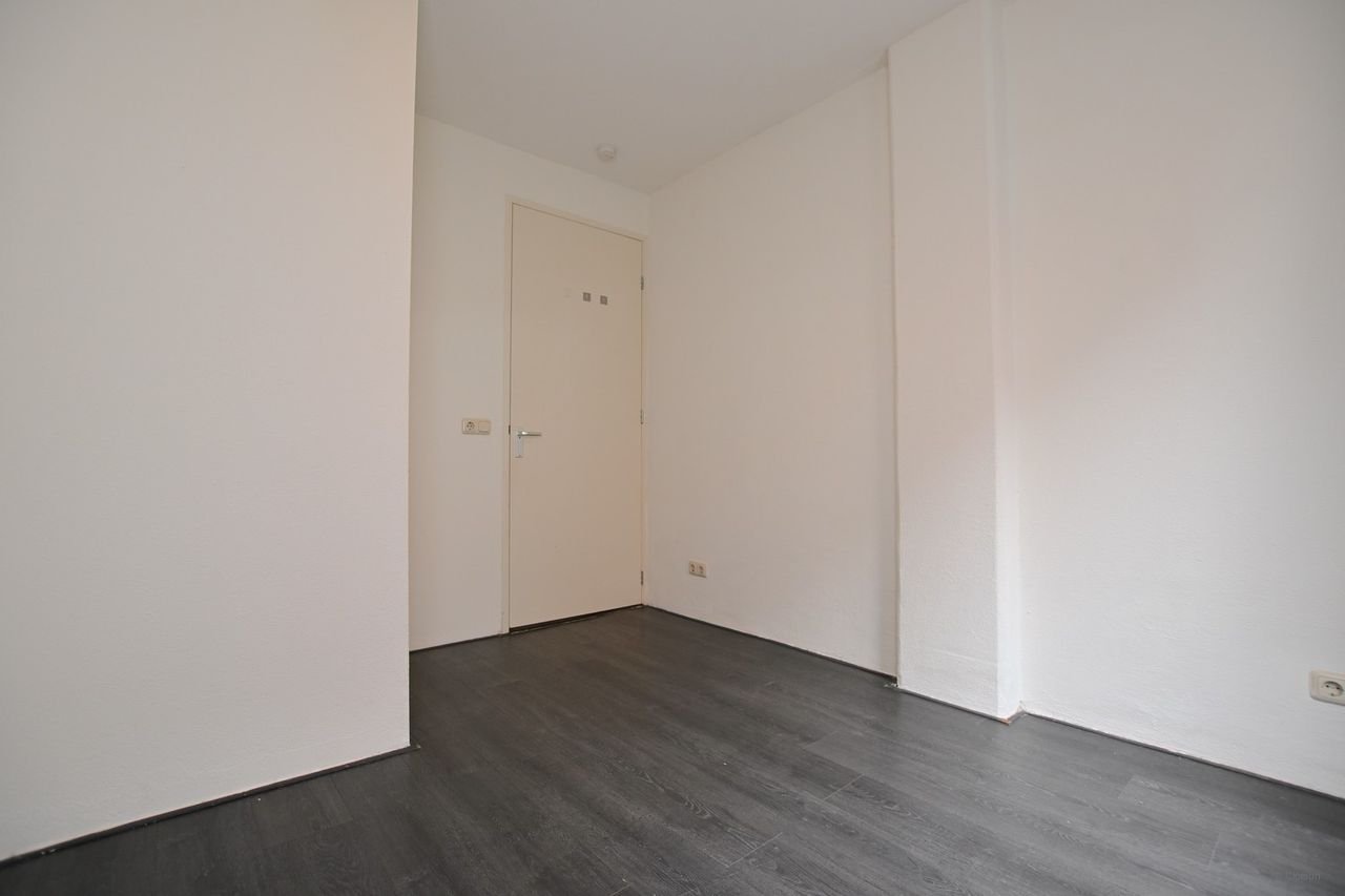 Apartment (42m2) with parking space near UMCG - Image 12