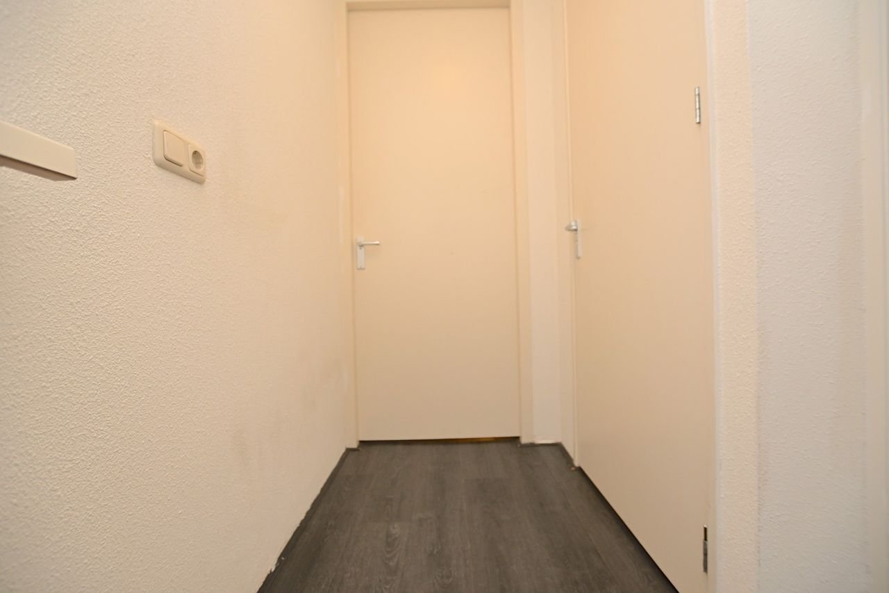 Apartment (42m2) with parking space near UMCG - Image 3