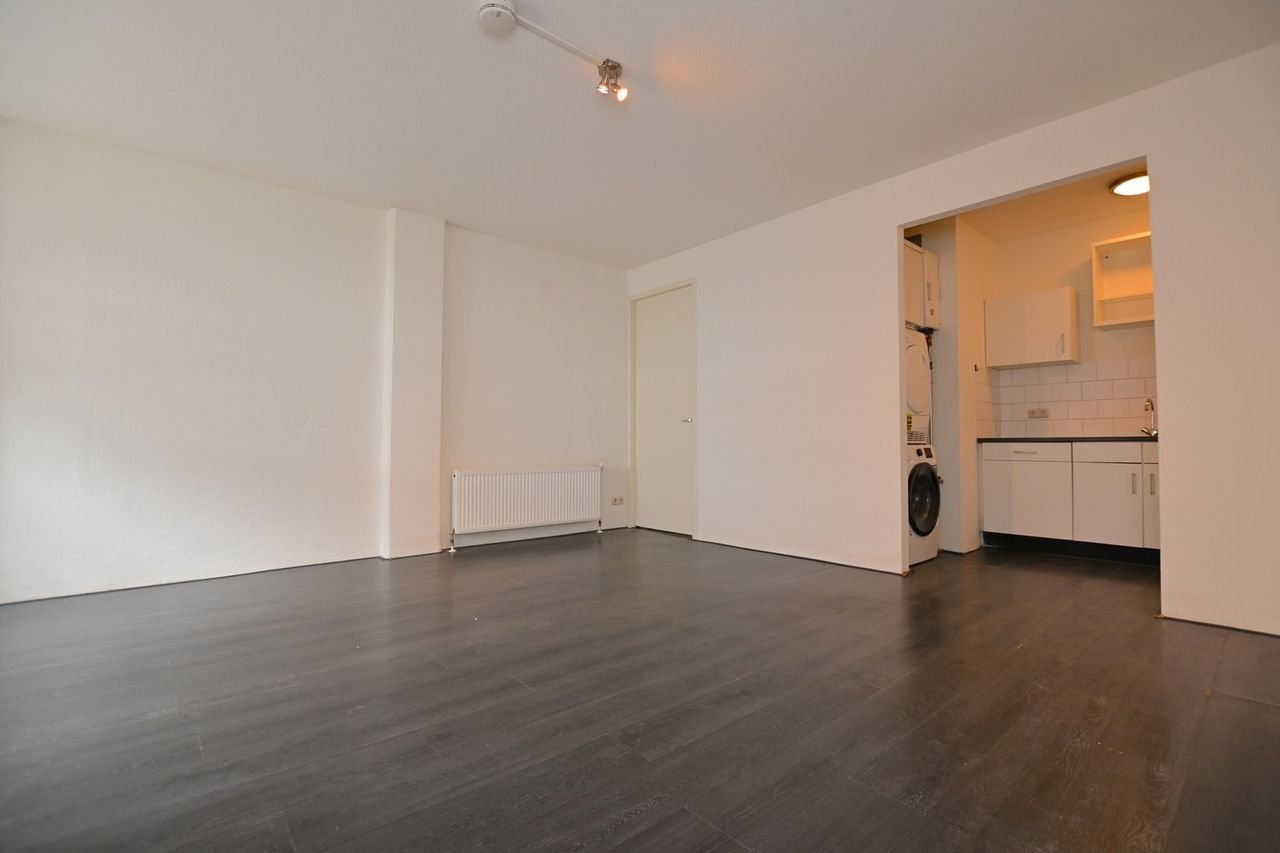 Apartment (42m2) with parking space near UMCG - Image 4