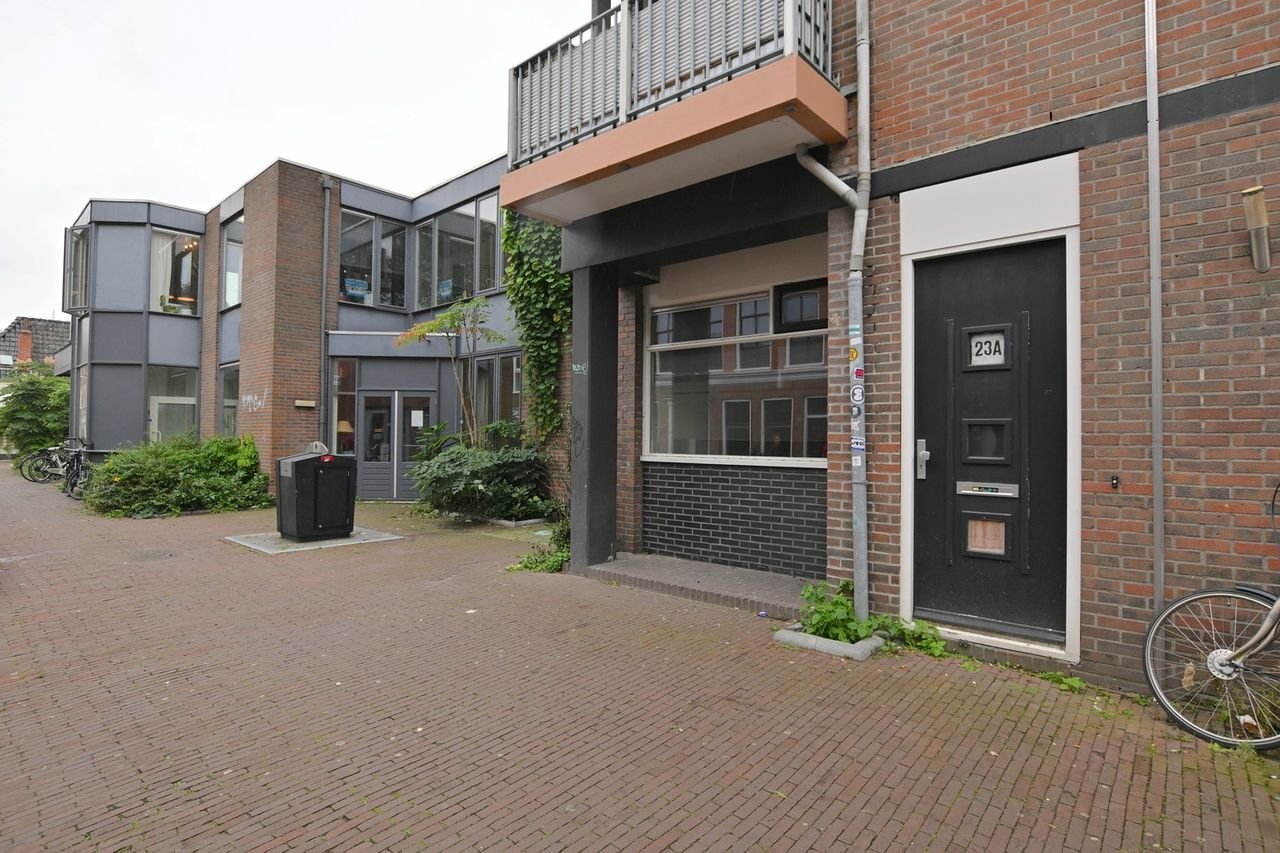 Apartment (42m2) with parking space near UMCG - Image 1