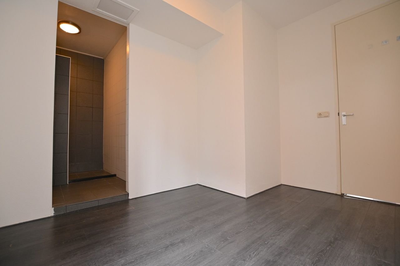 Apartment (42m2) with parking space near UMCG - Image 11
