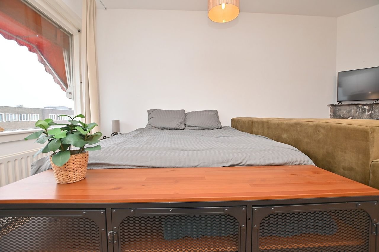 Gemeubileerde studio met balkon in Korrewegwijk - Afbeelding 7