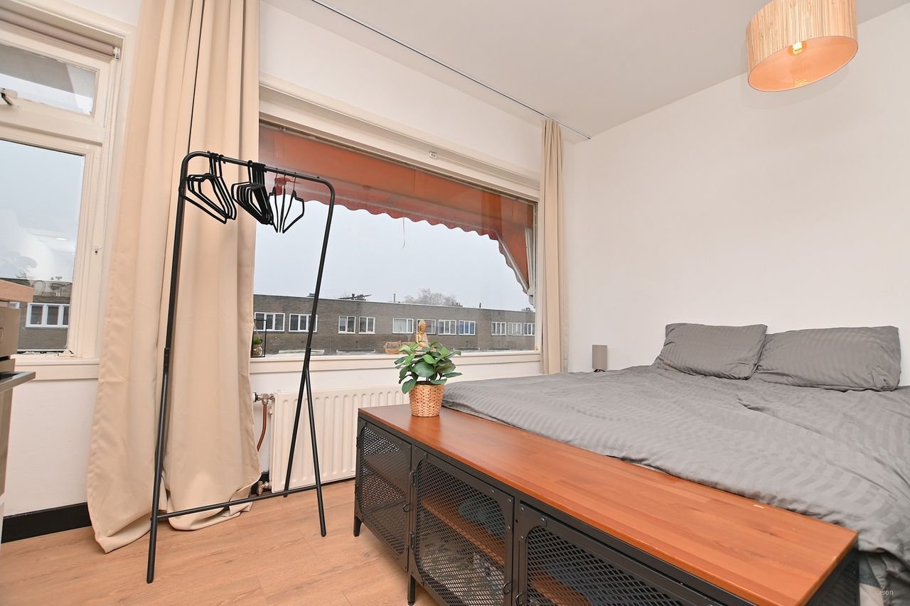 Gemeubileerde studio met balkon in Korrewegwijk - Afbeelding 8