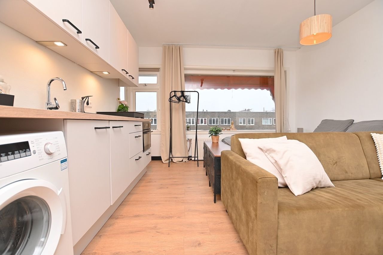 Gemeubileerde studio met balkon in Korrewegwijk - Afbeelding 4