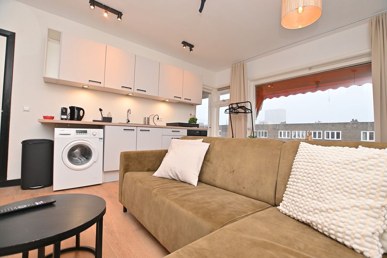 Gemeubileerde studio met balkon in Korrewegwijk - Afbeelding 2