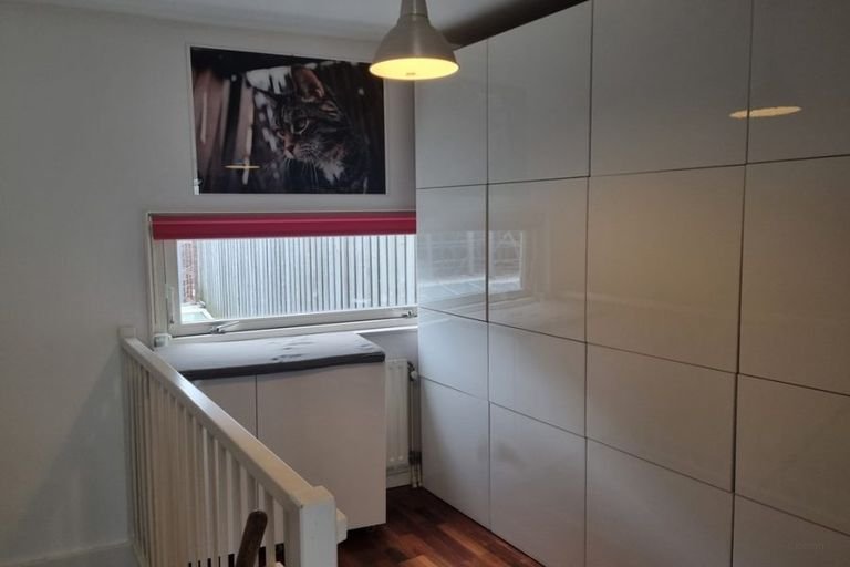 Bright 2-story apartment with terrace - Image 11