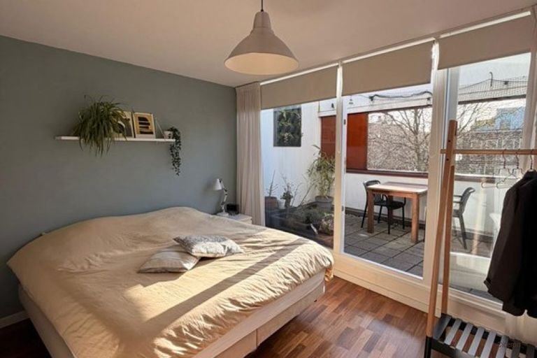 Bright 2-story apartment with terrace - Image 14