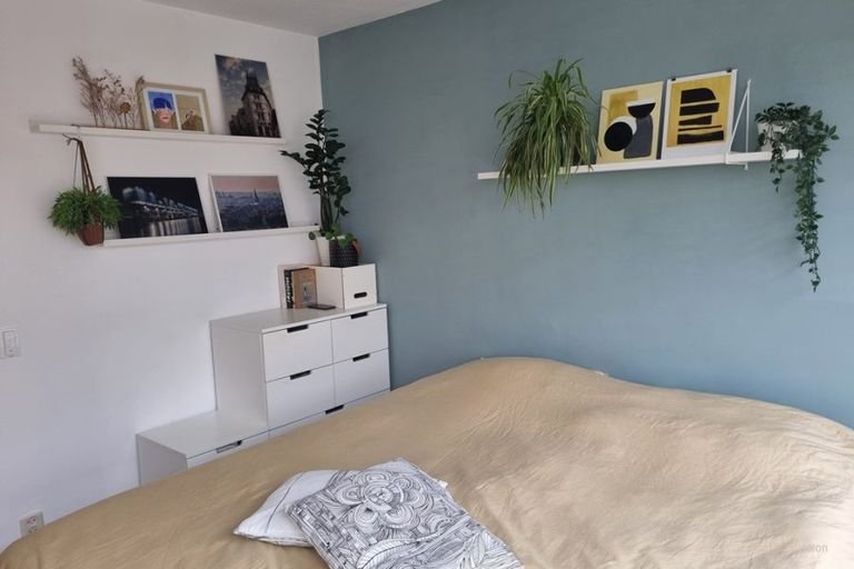 Bright 2-story apartment with terrace - Image 17