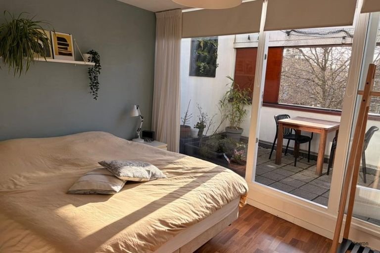 Bright 2-story apartment with terrace - Image 13