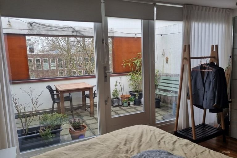 Bright 2-story apartment with terrace - Image 19