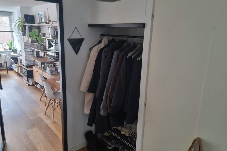 Bright 2-story apartment with terrace - Image 10