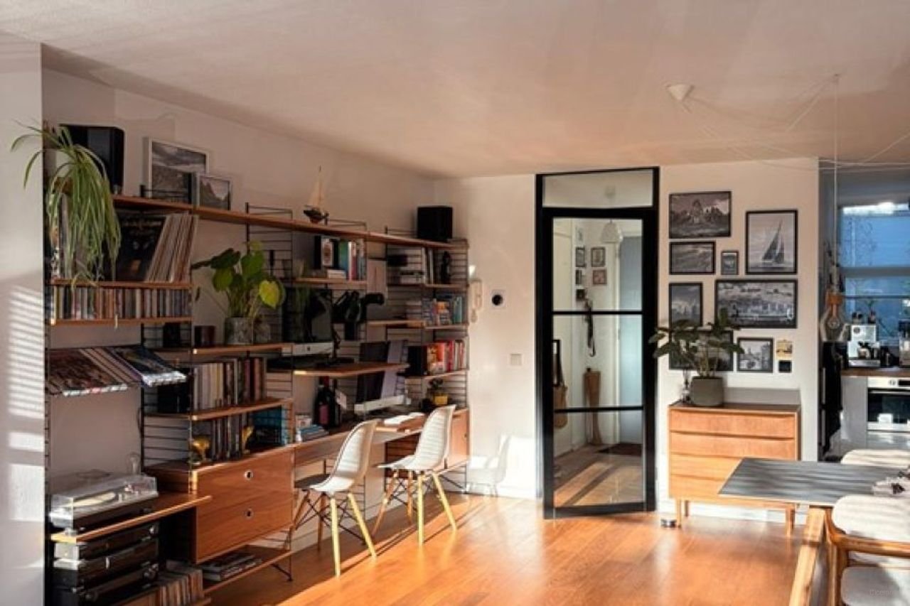 Bright 2-story apartment with terrace - Image 3