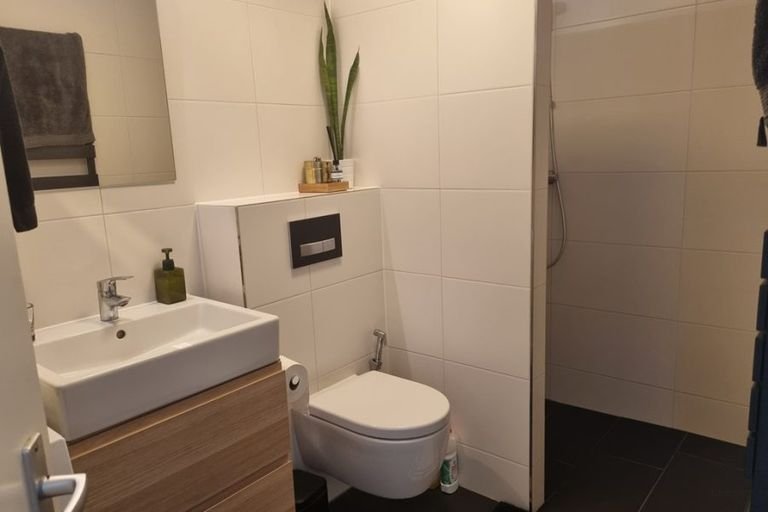 Bright 2-story apartment with terrace - Image 20