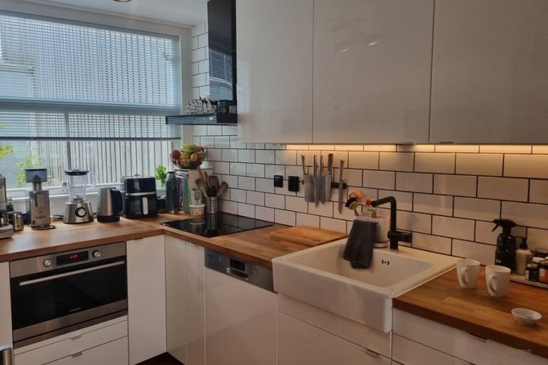 Bright 2-story apartment with terrace - Image 8