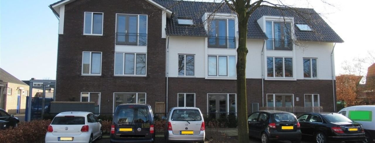 Ground floor apartment with garden and parking space - Image 1