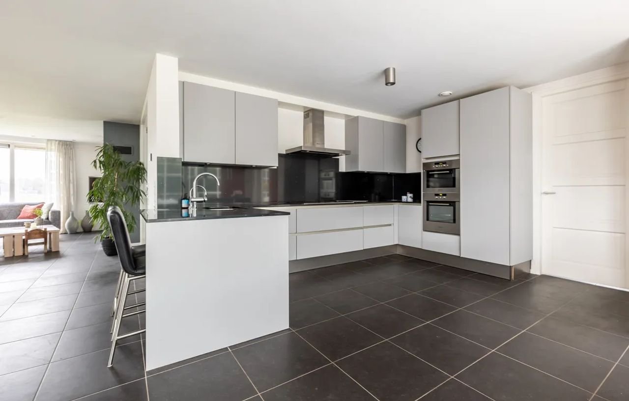 Detached villa in Tinte - Image 9