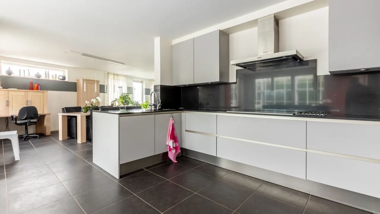 Detached villa in Tinte - Image 13