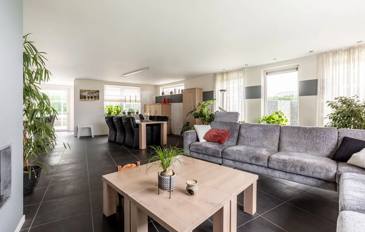 Detached villa in Tinte - Image 5