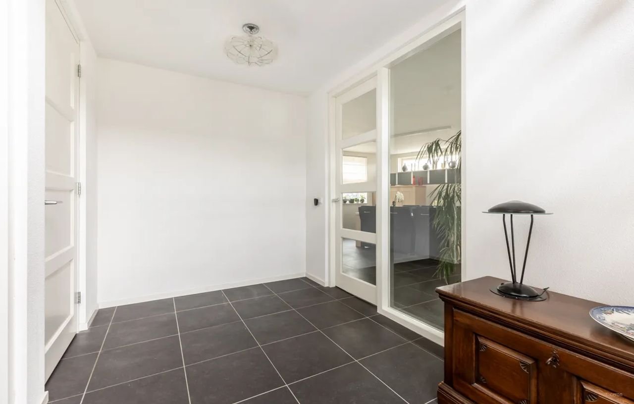 Detached villa in Tinte - Image 4