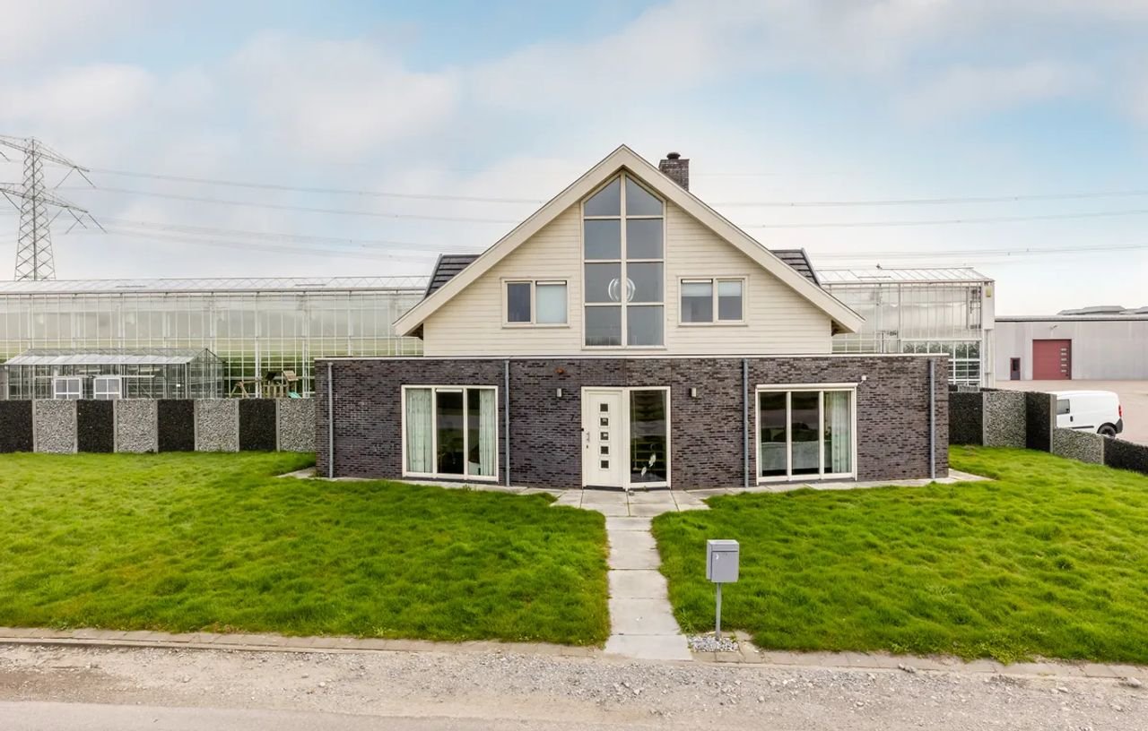 Detached villa in Tinte - Image 2