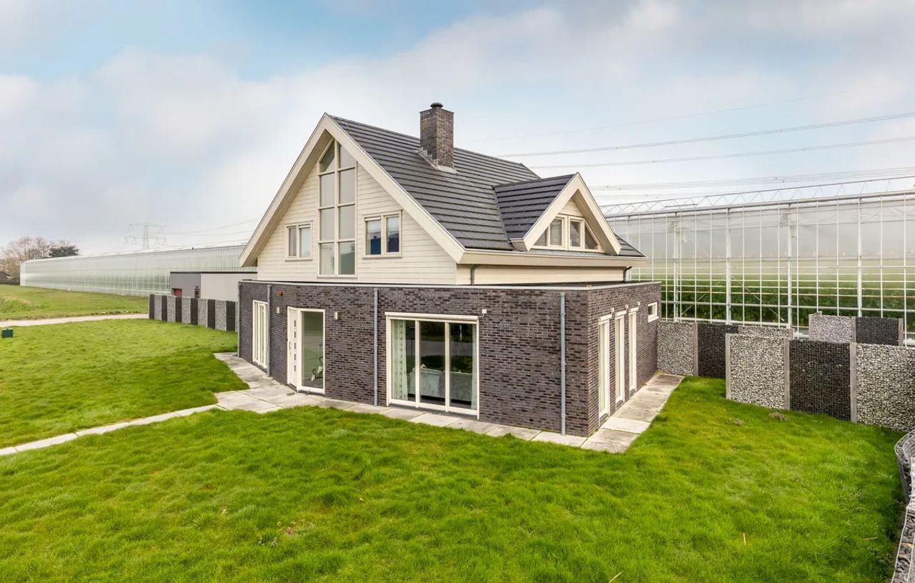 Detached villa in Tinte - Image 1