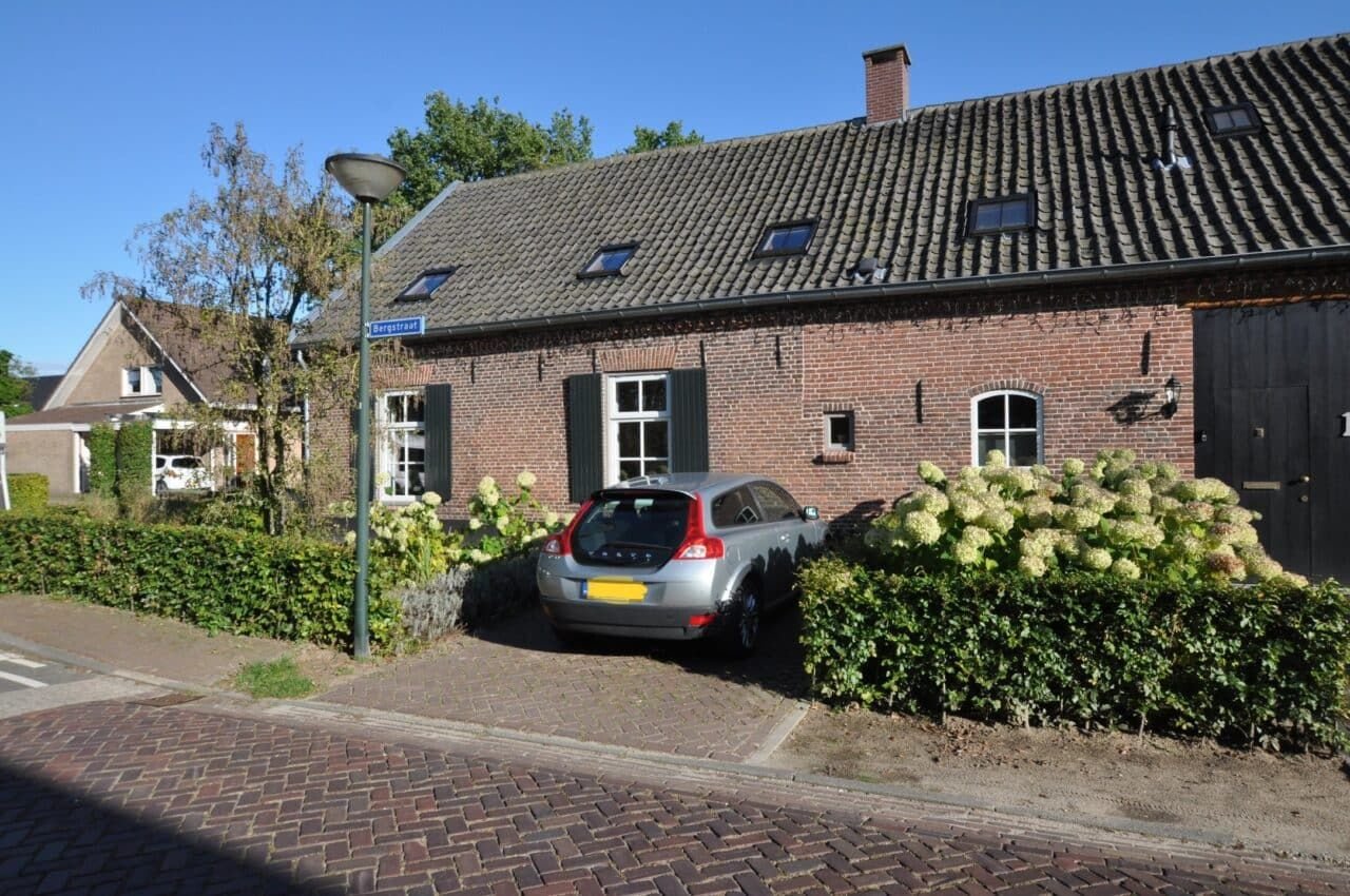 143 m² farmhouse with garden in Liempde - Image 1