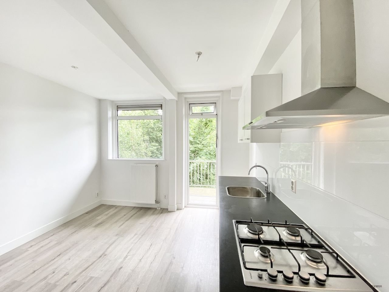 72m² three-bedroom apartment with balcony in Amsterdam - Image 2