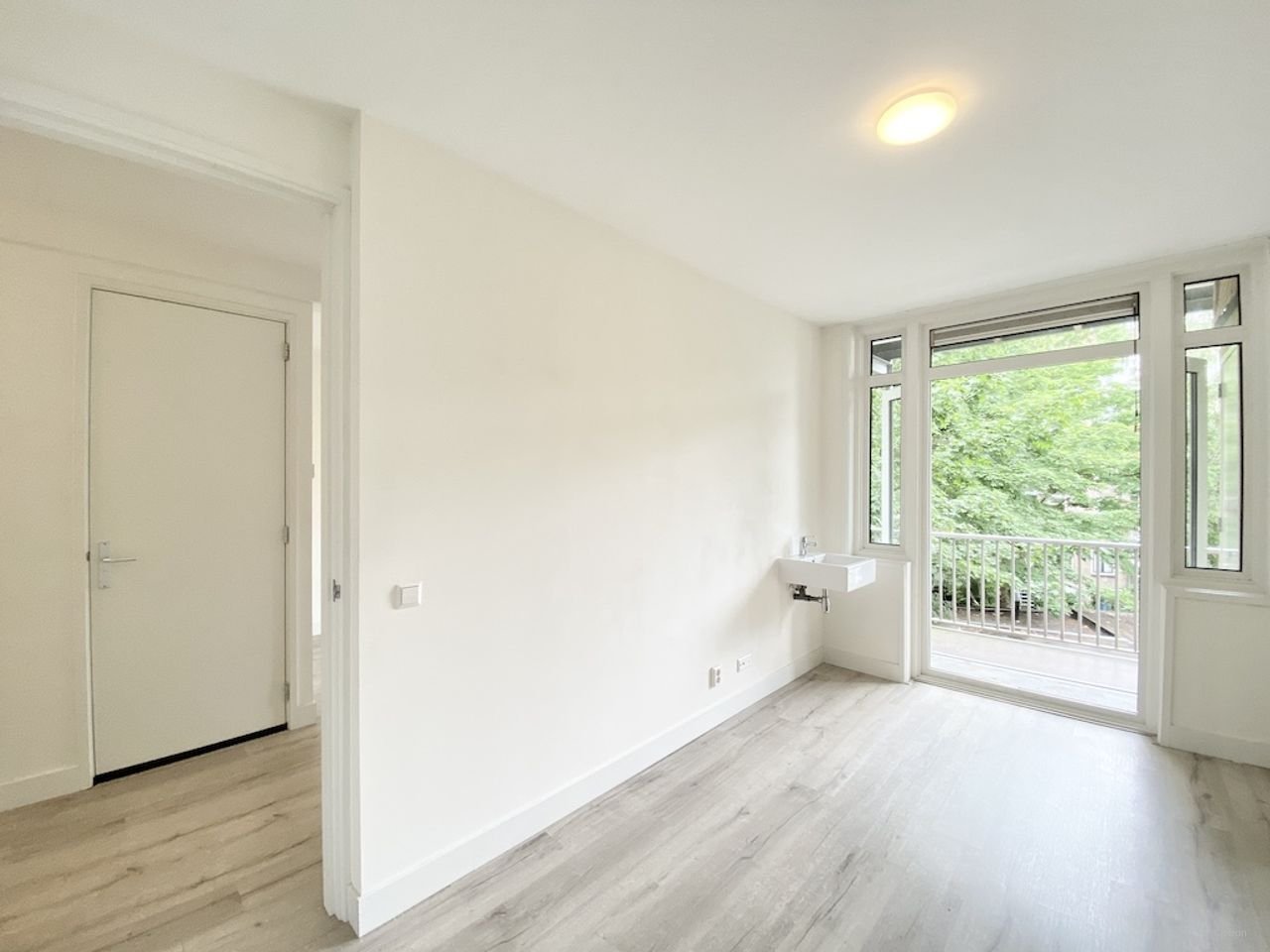 72m² three-bedroom apartment with balcony in Amsterdam - Image 5