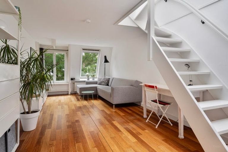 Bright 72m² apartment with roof terrace in De Pijp - Image 1