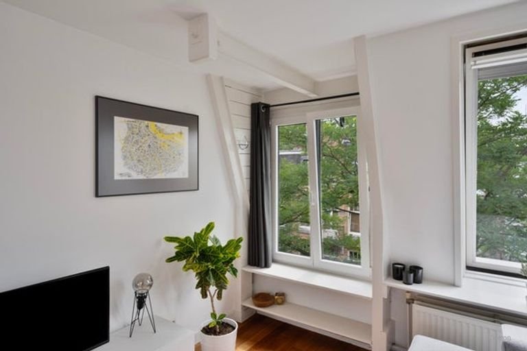 Bright 72m² apartment with roof terrace in De Pijp - Image 6