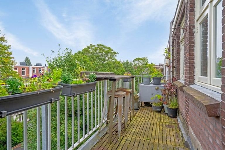 Bright 72m² apartment with roof terrace in De Pijp - Image 12