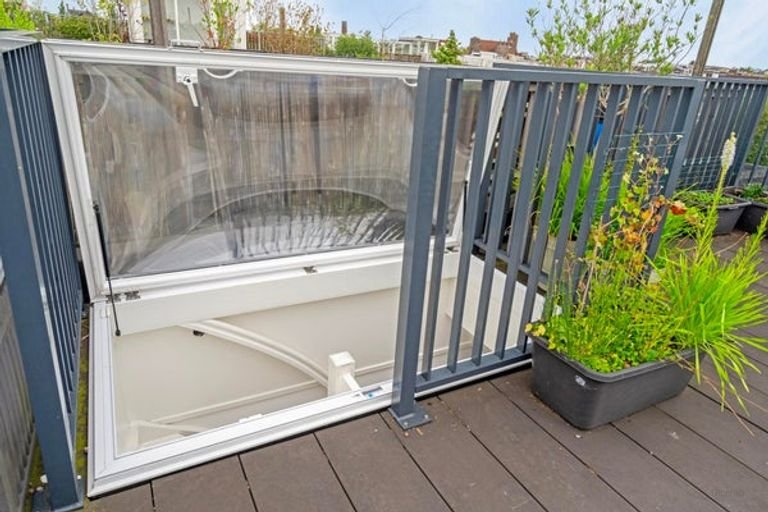 Bright 72m² apartment with roof terrace in De Pijp - Image 18