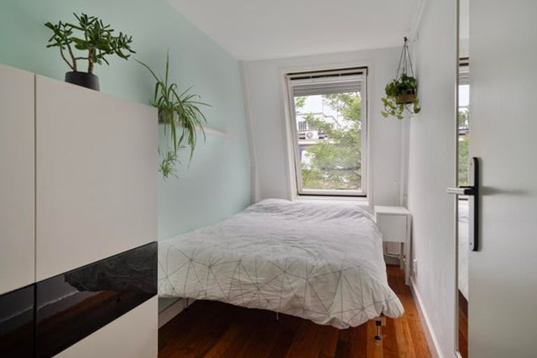 Bright 72m² apartment with roof terrace in De Pijp - Image 13