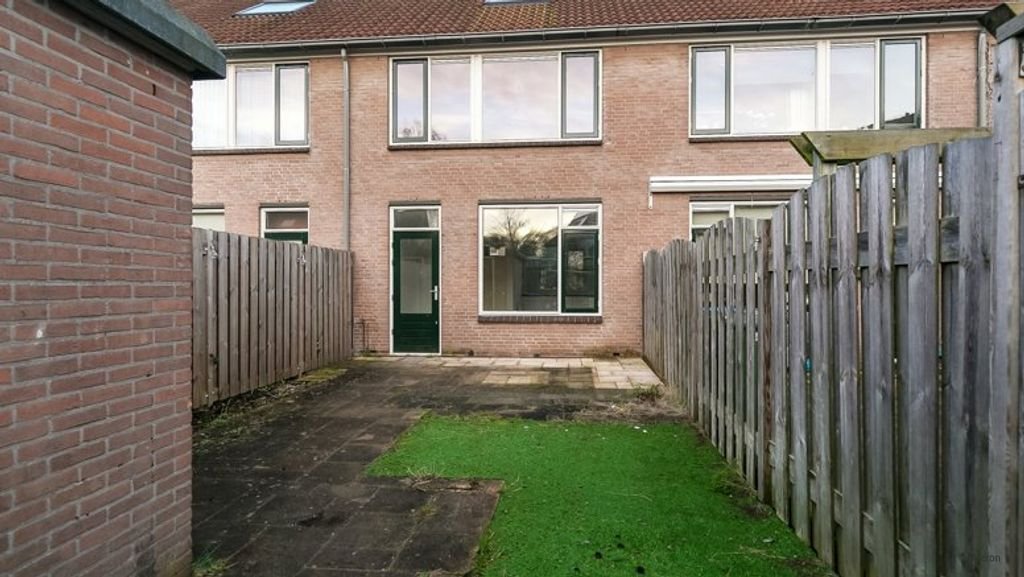 3-bedroom house with garden in Rhoon - Image 1