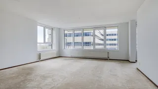 Available immediately: 94 m² apartment near the Amstel