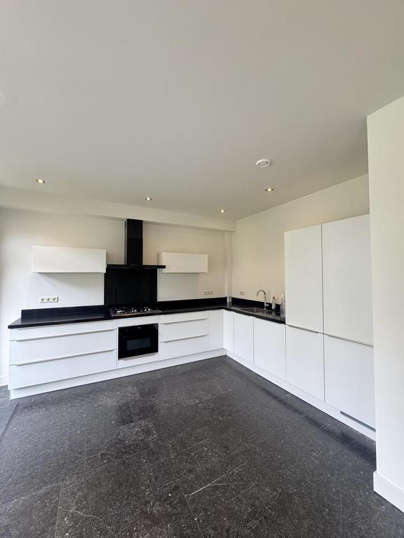 145 m² ground floor apartment, 4 beds, garden - Image 5