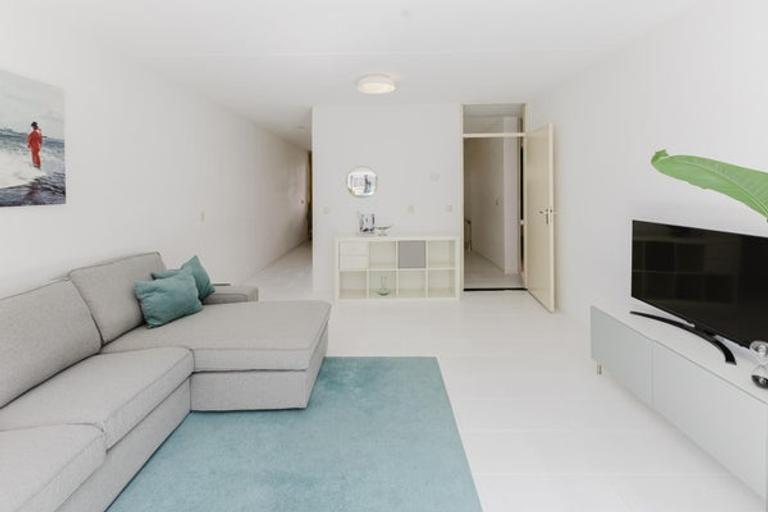 Furnished apartment with balcony in Kadijken - Image 12