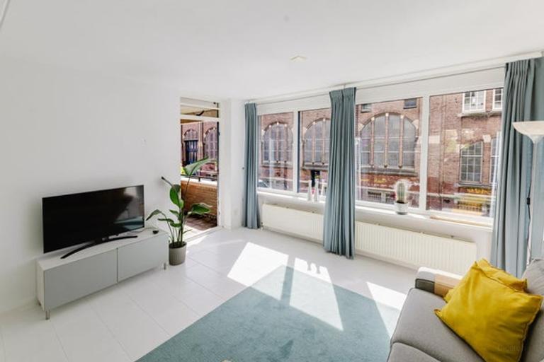 Furnished apartment with balcony in Kadijken - Image 7