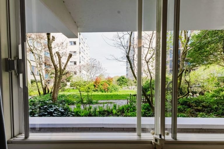 Furnished apartment near Artis Zoo - Image 24