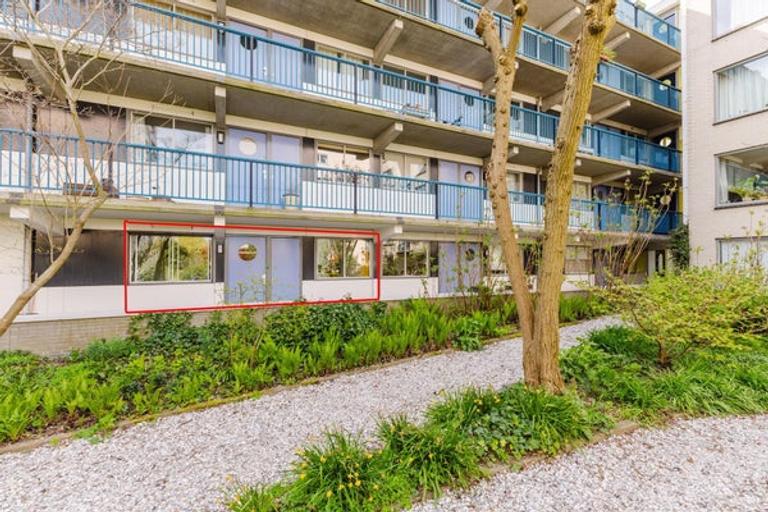 Furnished apartment with balcony in Kadijken - Image 3